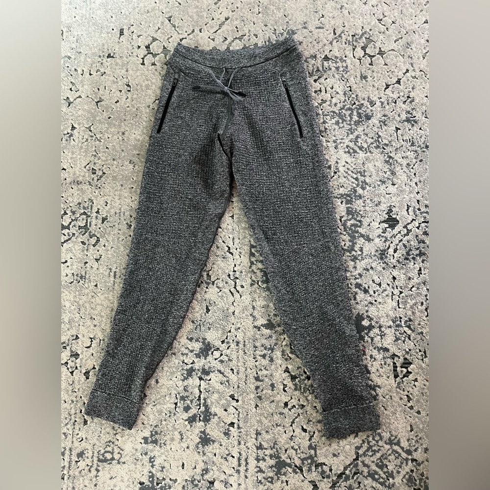Lululemon engineered warmth jogger. size small